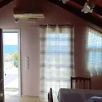 Batolios Nyaraló *