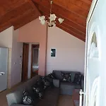 Batolios Nyaraló *